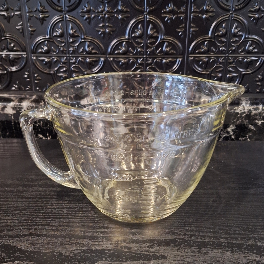 Vintage Anchor Hocking 8 Cup Clear Batter Bowl, Measuring Cup, Mixing Bowl, 2L